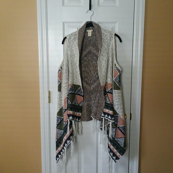 Anthropologie Sweaters - Anthropologie Mystree Tribal Print Fringed Vest